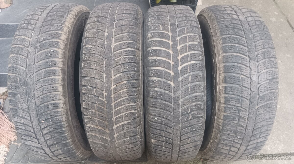 Sada nebo pár, 4x 185/65 R15 88T Kumho Izen KW23, zimní pneu