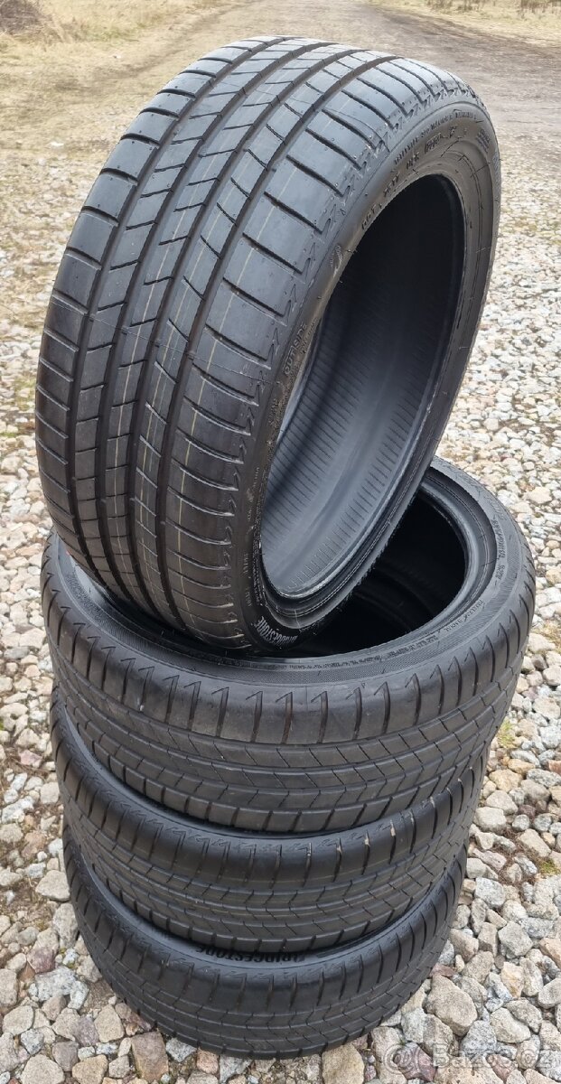 Téměř nové letní pneu Bridgestone Turanza T005 225/40/18