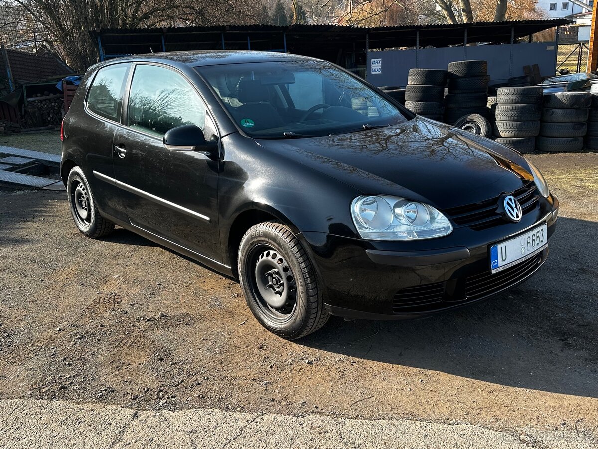 VW Golf V 1.4i 55kw, r.2005, serviska, STk, klima