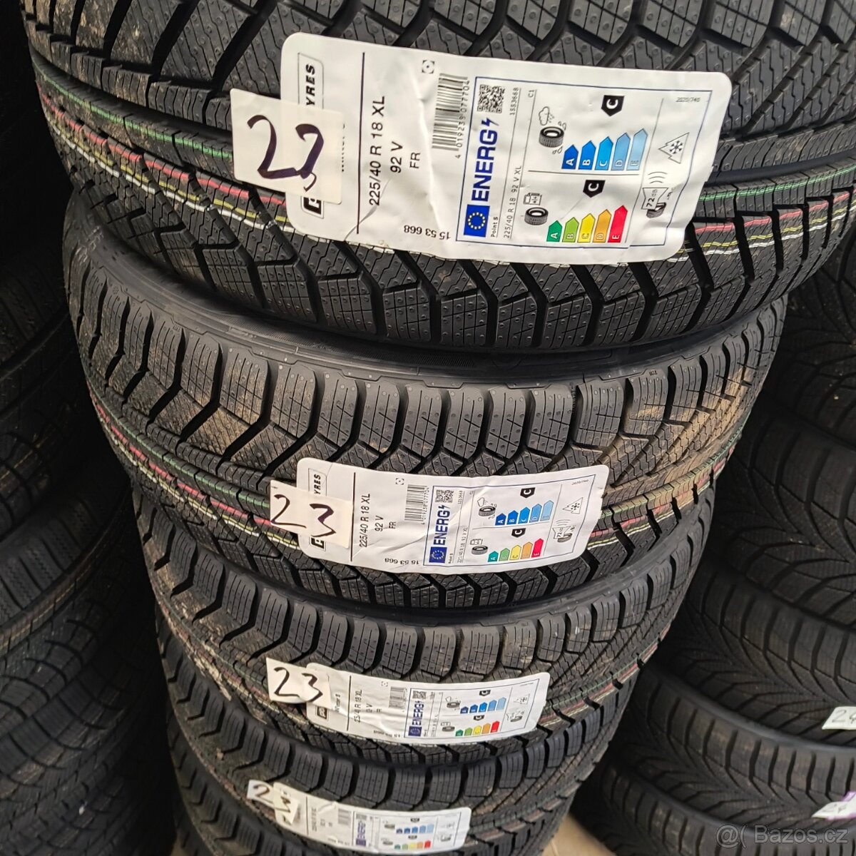 NOVÉ Zimní pneu 225/40 R18 92V XL PointS