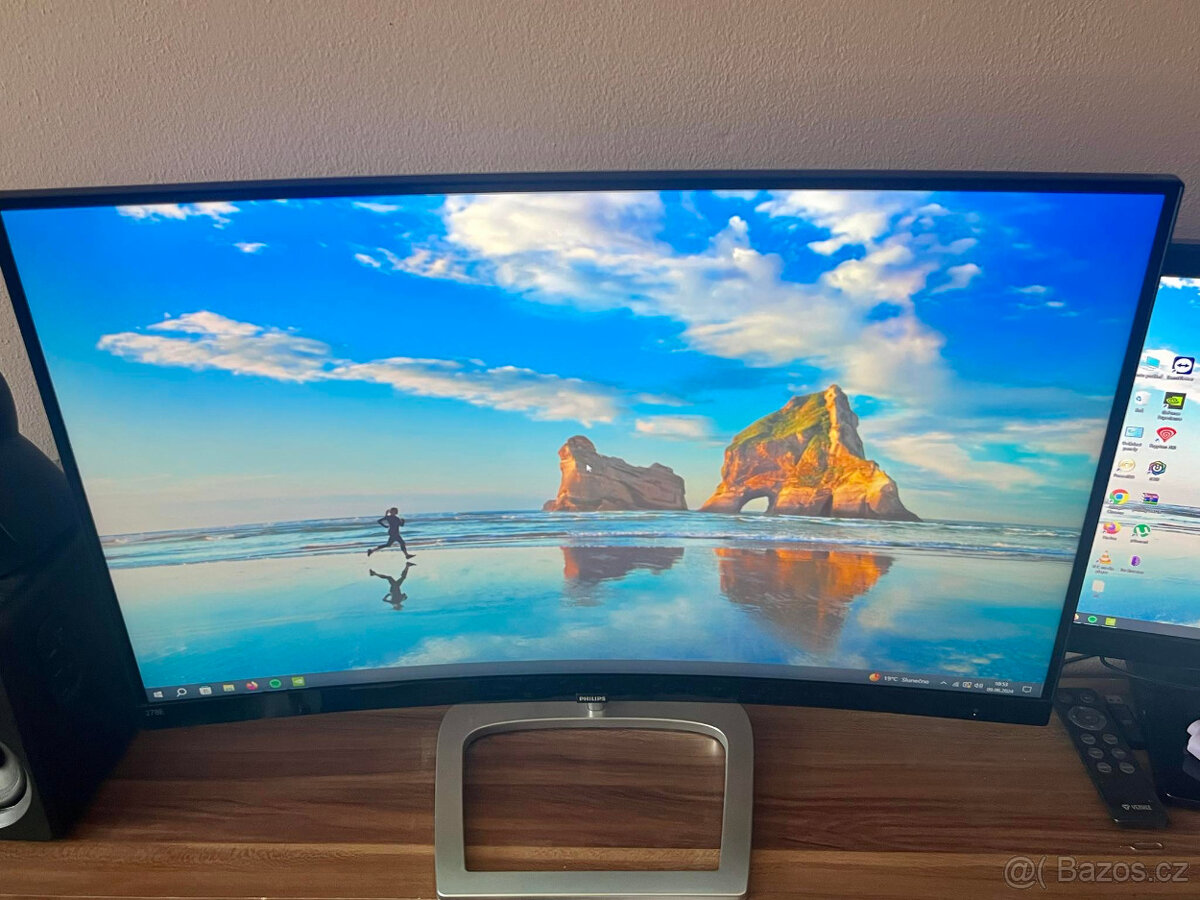 Zaoblený LCD monitor Philips 278E9Q