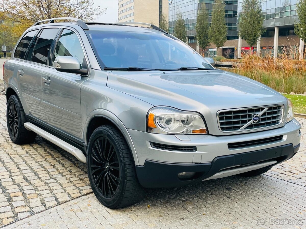 Volvo XC90 2.4D5 136KW 5.VÁLEC 4x4 7MÍST AUT VÝHŘEV SERVISKA