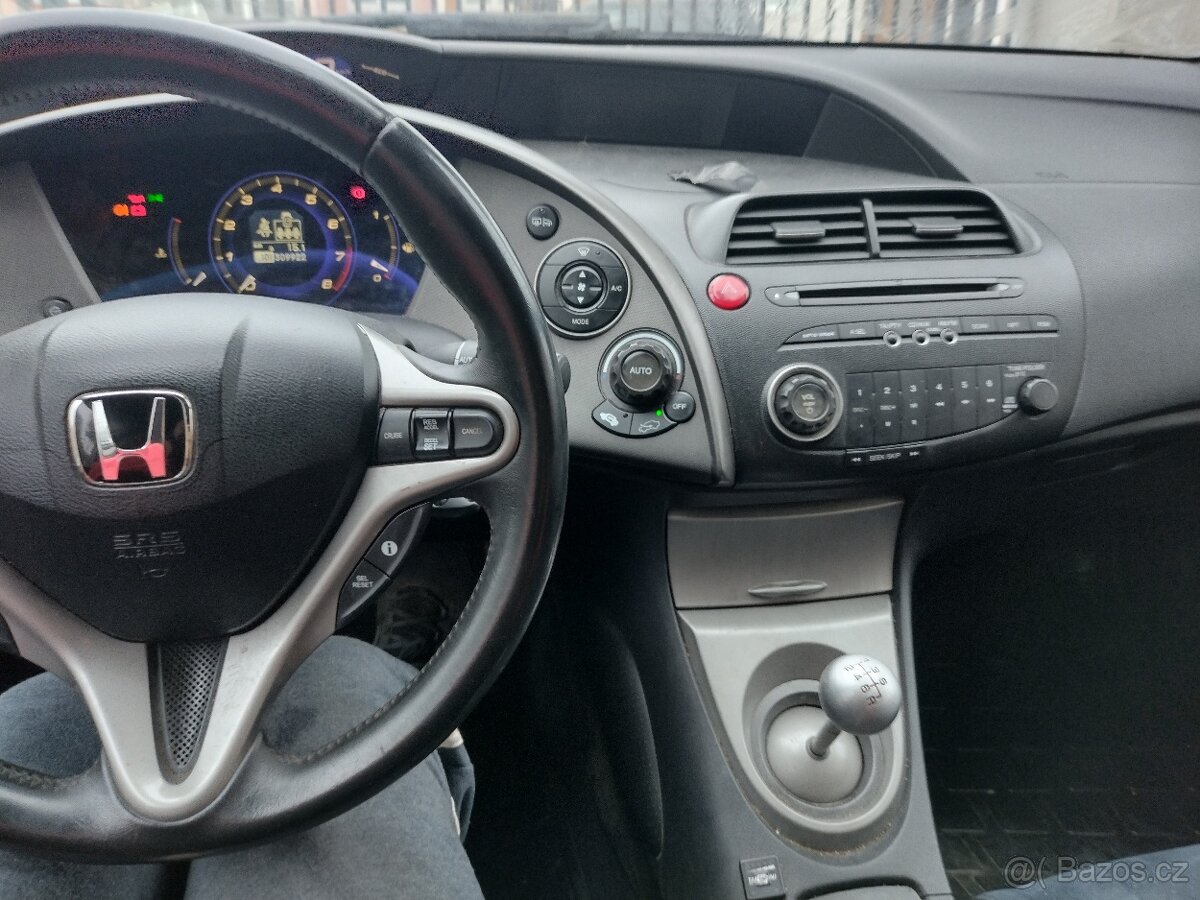 Honda Civic 8g.1,8 benzín/Lpg-Rezervováno