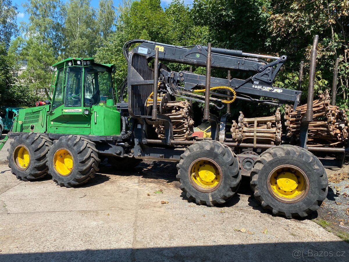 Vyvážečka  John Deere 1110D ECOIII