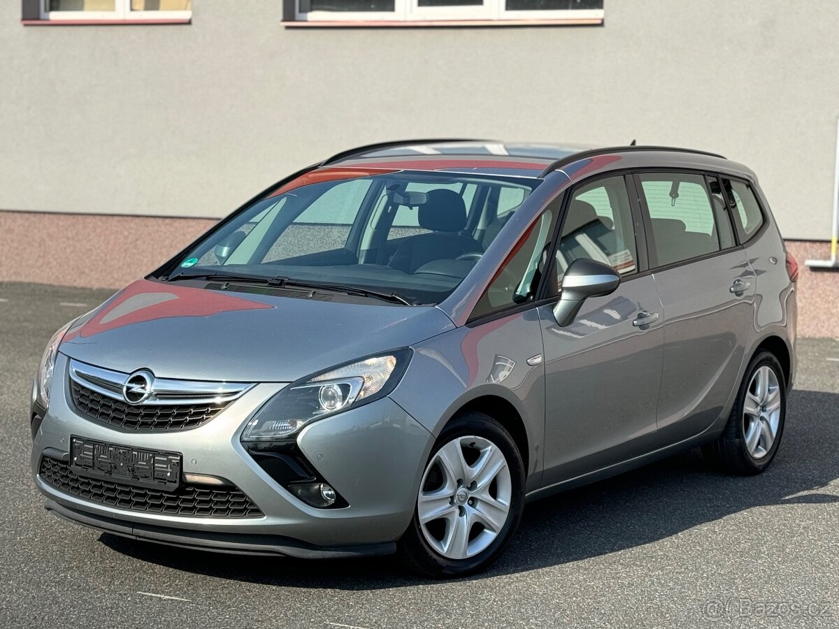 Opel Zafira 1.4 turbo 103kw/ tažné, vyhř. volant/ 120tkm/TOP