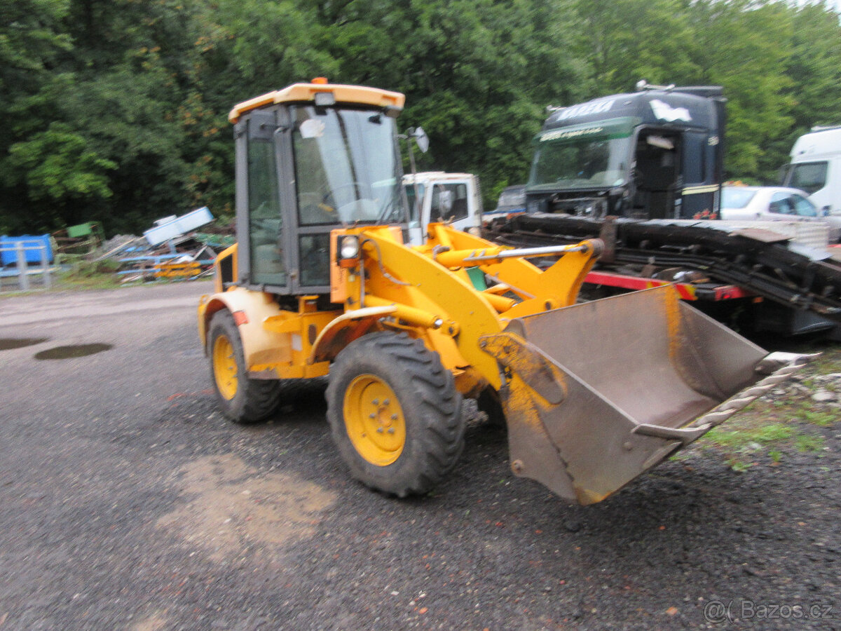 JCB 407 B ČELNÍ NAKLADAČ 4,8 TUN 4X4