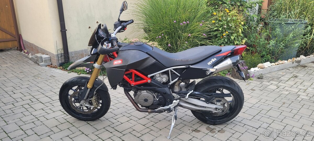 Aprilia Dorsoduro 750 Factory