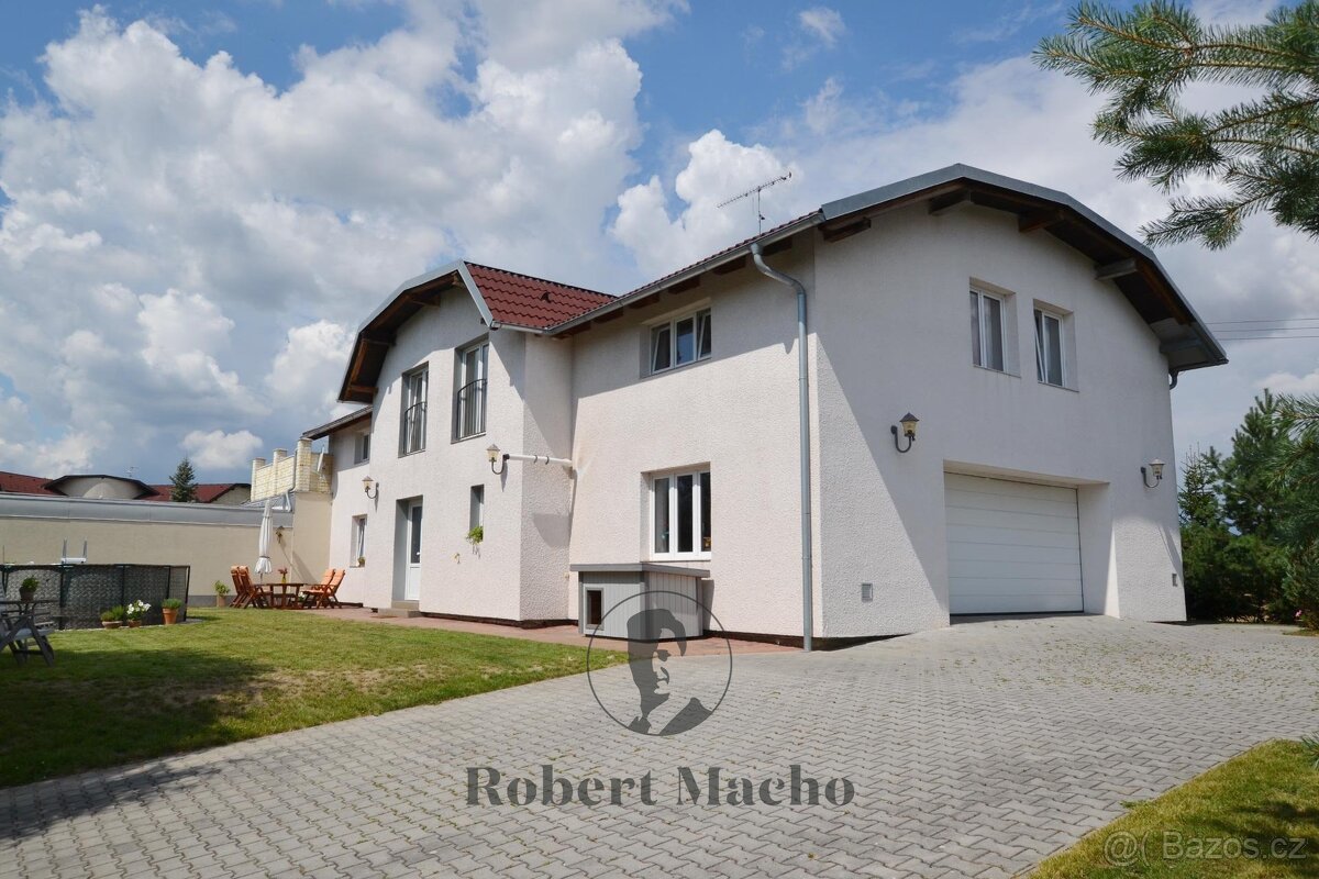 Prodej rodinného domu, 353 m2, pozemek 1 320 m2 - Kostelec u