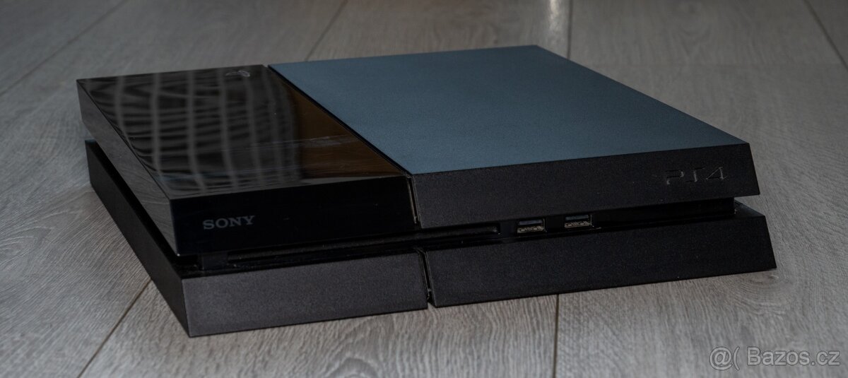PlayStation 4 500GB + 1 ovladač + 1 hra