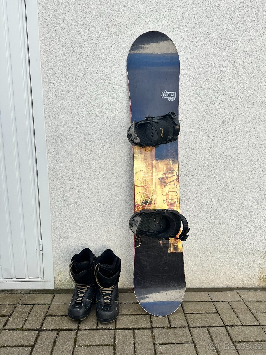 Snowboard komplet Head 163cm, vázaní, boty 45 EU