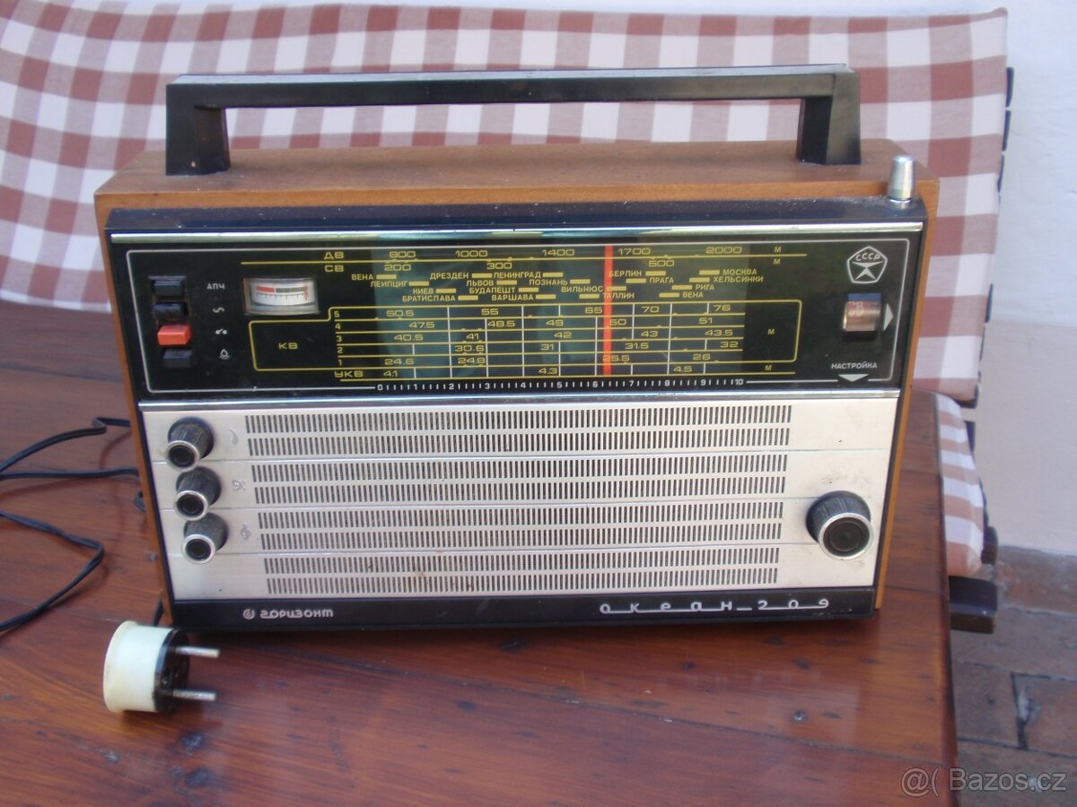 retru rádio na 220 v nebo baterie