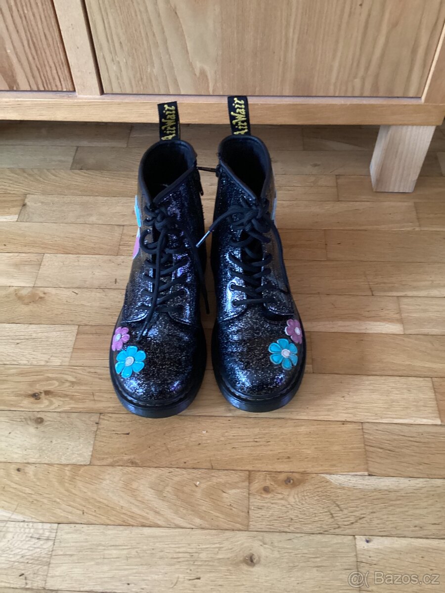 Prodam nadherne divci boty Dr. Martens vel.36