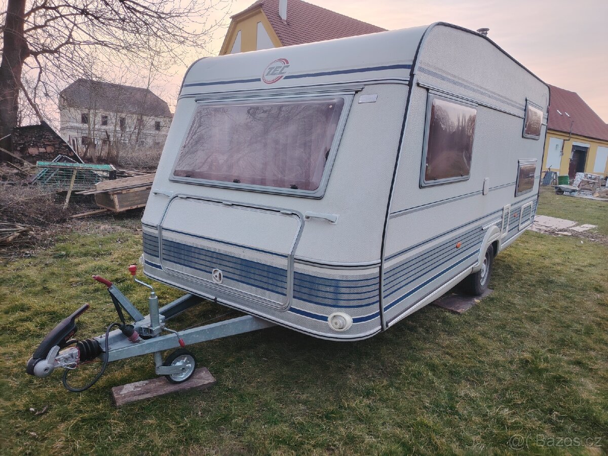 Prodám obytný karavan Tec 1300 kg palandy.. řidičák na B