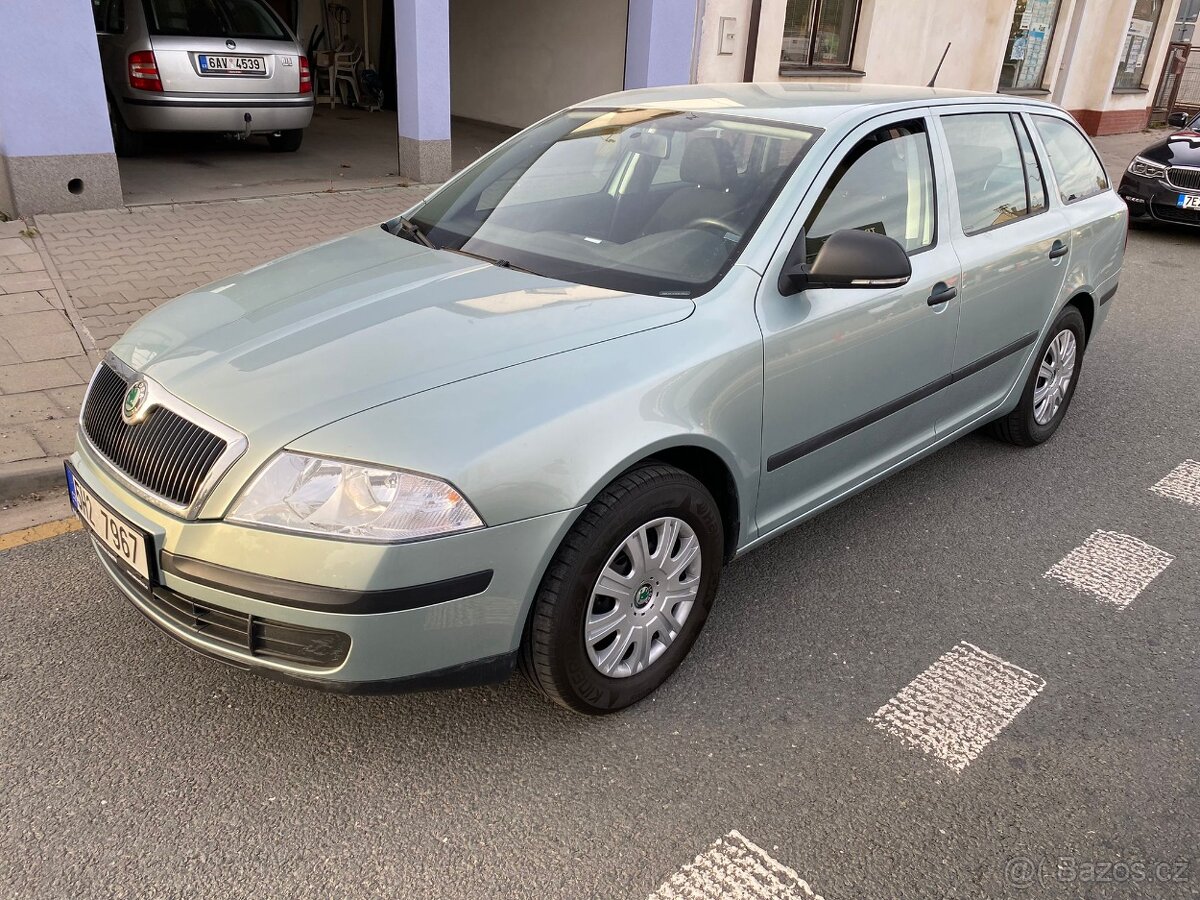 Škoda Octavia 2 kombi 1.6 MPI jen 860 km NOVÝ VŮZ - RARITA