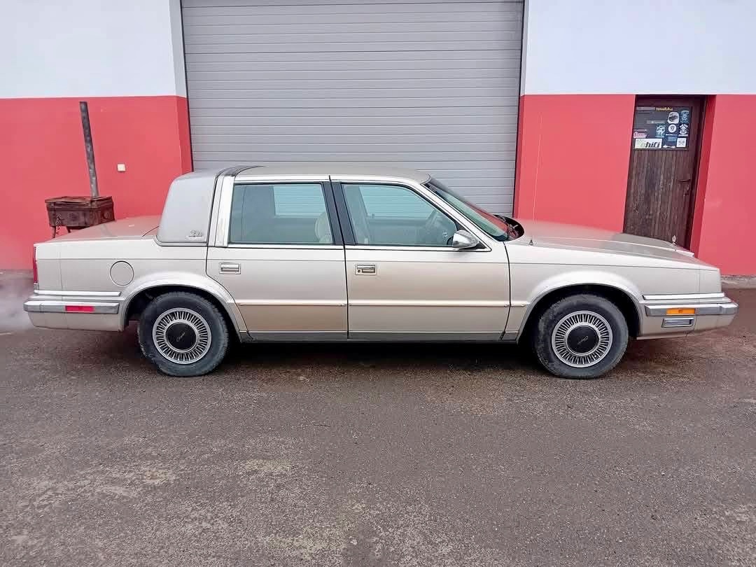 Chrysler New Yorker Landau 1990