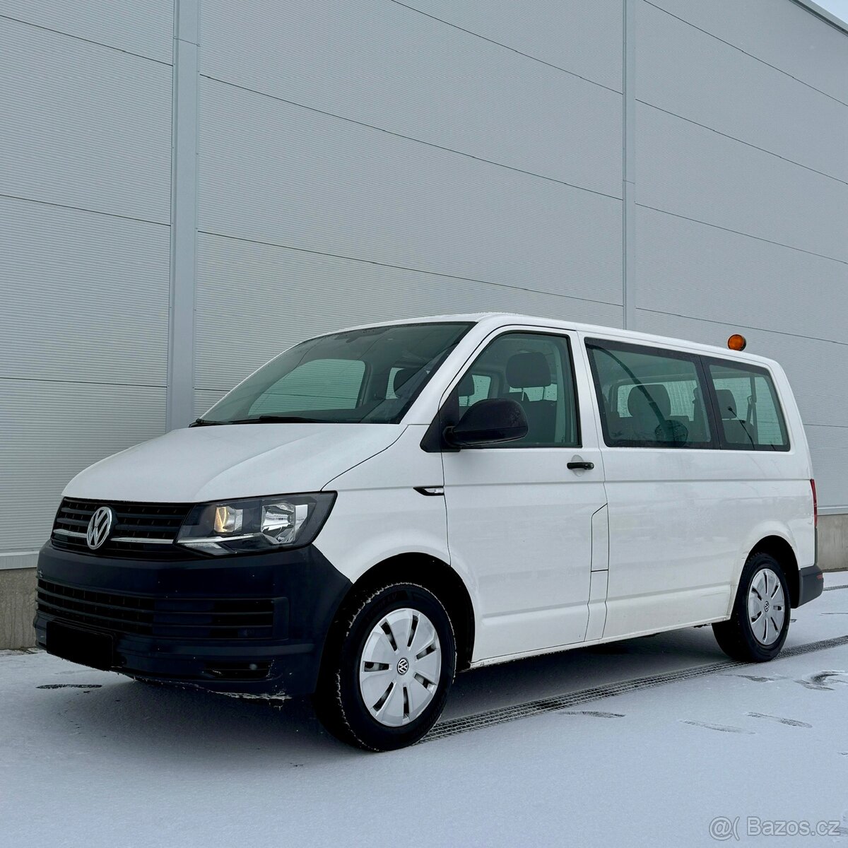 VW Transporter T6 2.0TDI 75kw 9míst,senzory,klima,výhřev