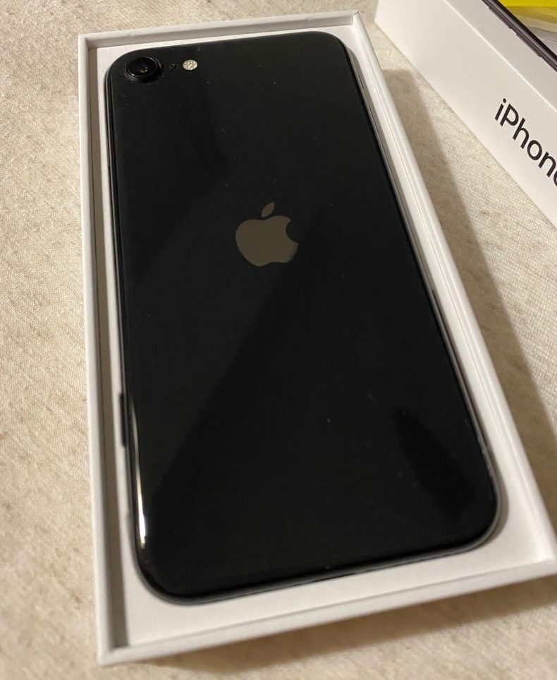 ZÁNOVNÍ.  IPHONE SE-2020- / 64 GB. BLACK. ZÁRUKA