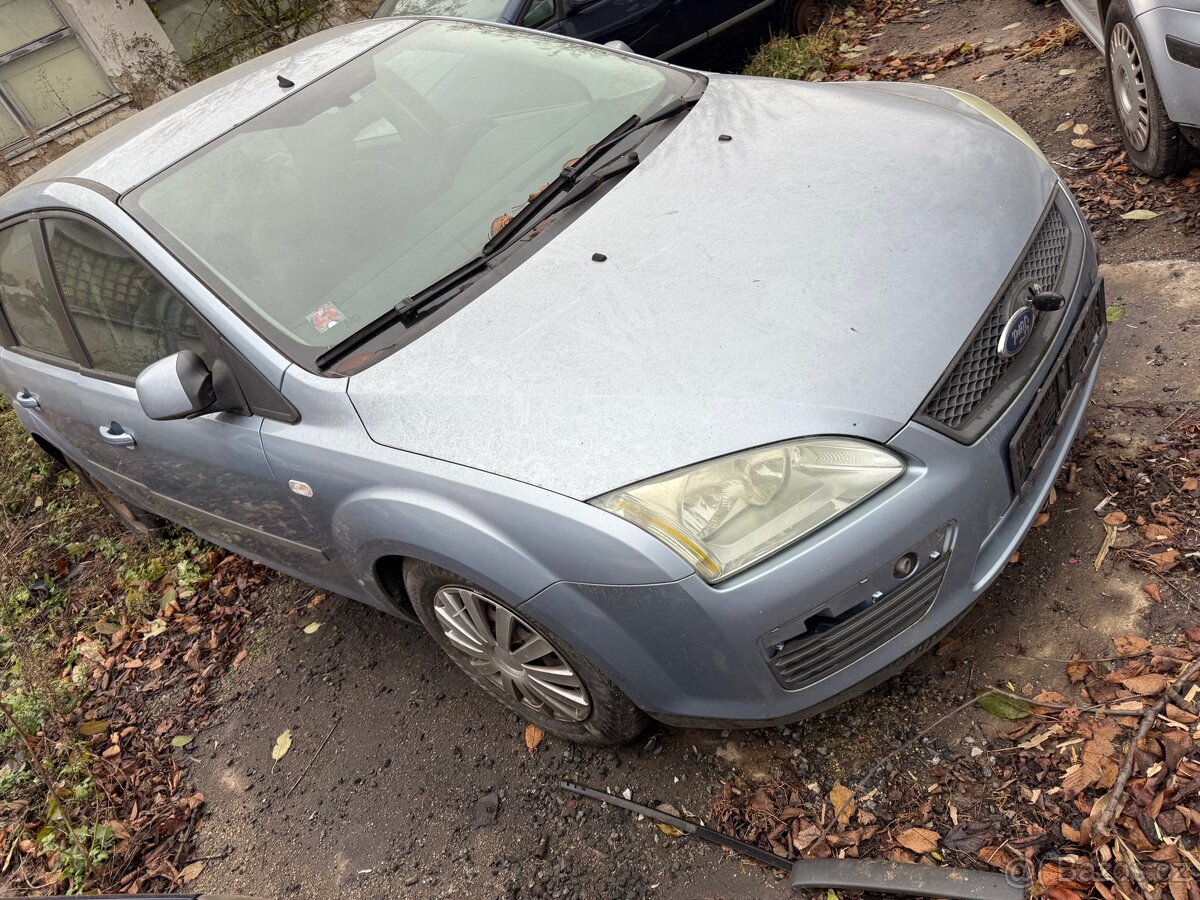 Ford focus 2 1.6 tdci náhradní díly z auta