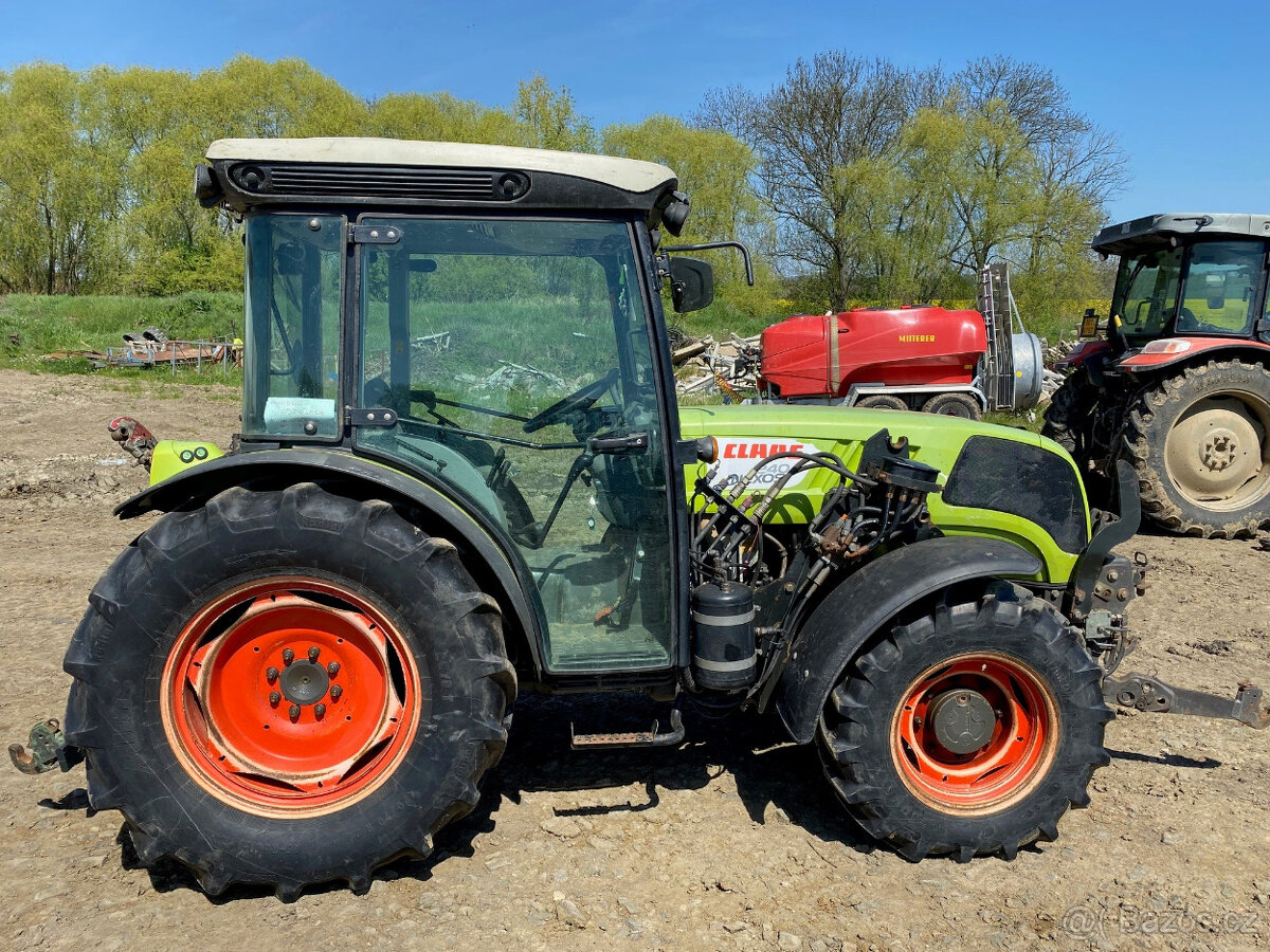 Traktor Claas Nexos 240F 4WD s čelním nakladačem MX F304