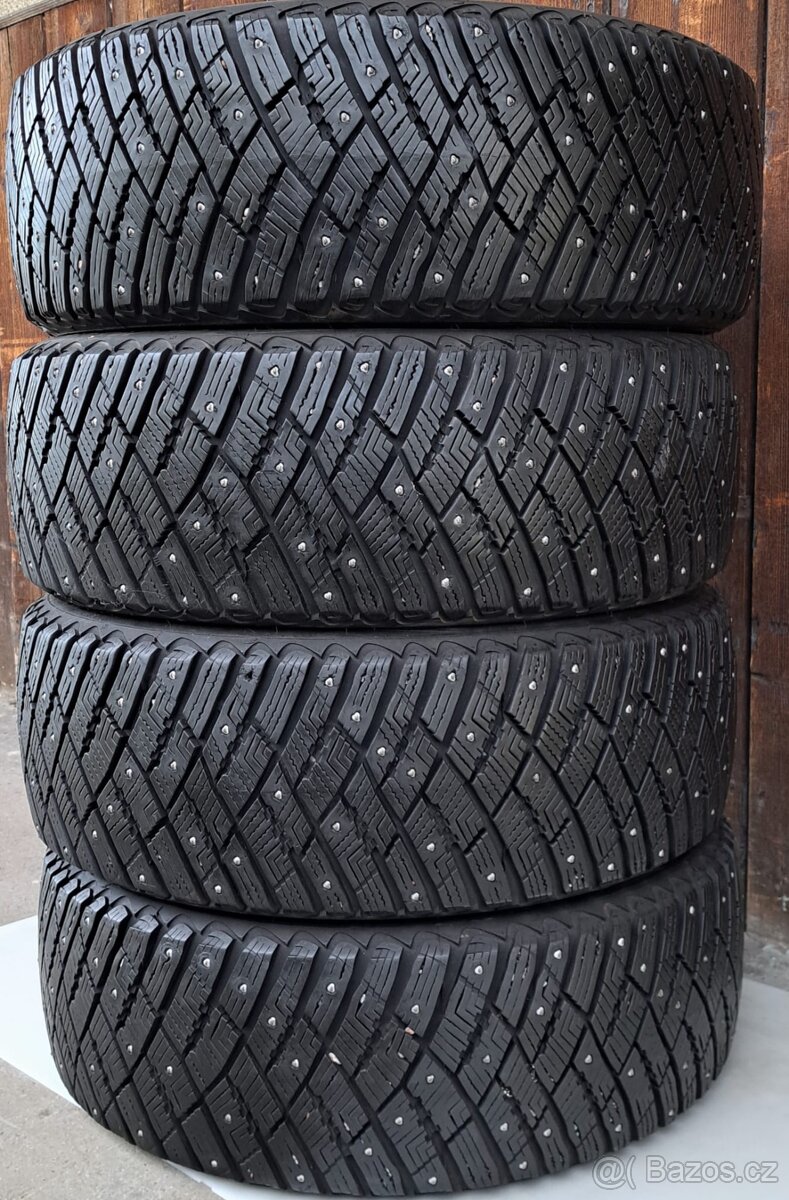 Good Year ultragrip ICE ARCTIC, 215/55R17.