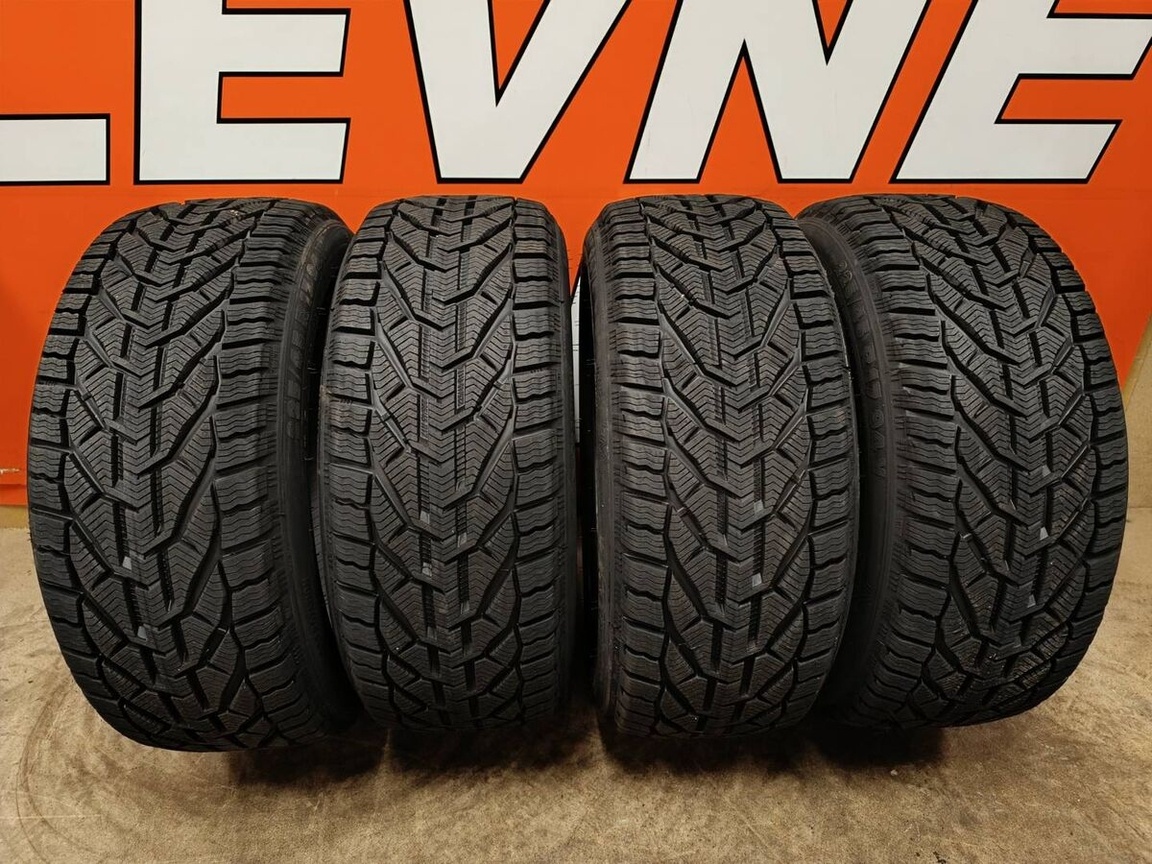 Zimní pneu Kormoran Snow 225/40 R18 92V (Michelin)