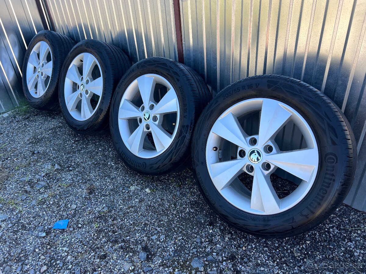 Originální letní alu Škoda 205/55R16, Continental 5mm