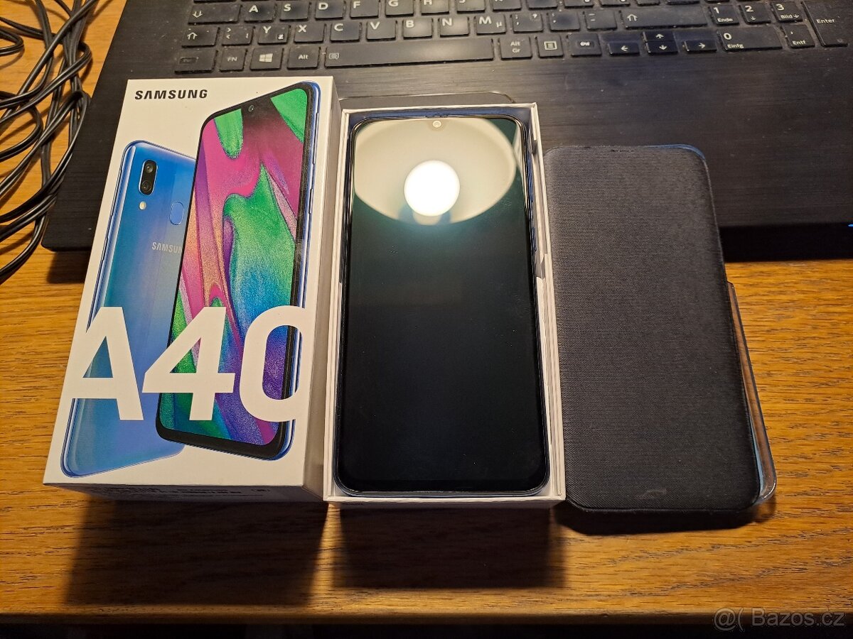 Samsung Galaxy A40 64GB - super stav