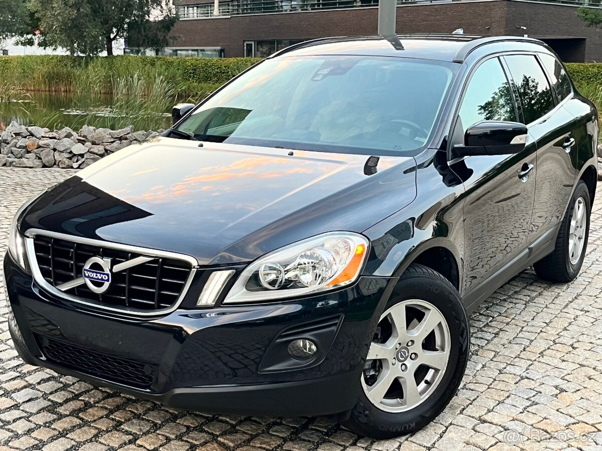 Volvo XC60 2.4D 4x4 5.VÁLEC 120KW MANUÁL 1.MAJITEL SENZORY