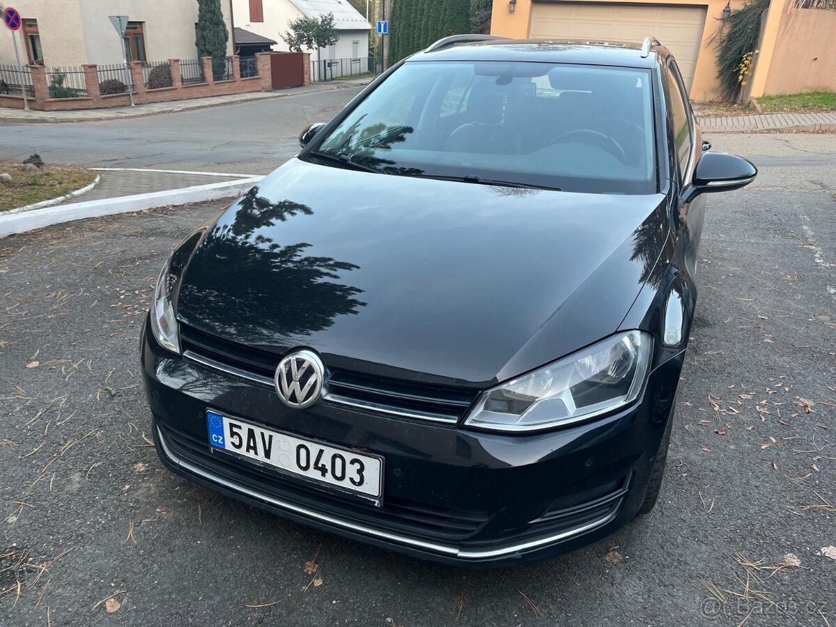 ► VW GOLF 1,6 TDI - 81 KW, NAVI, HANDSFREE, ČR ◄