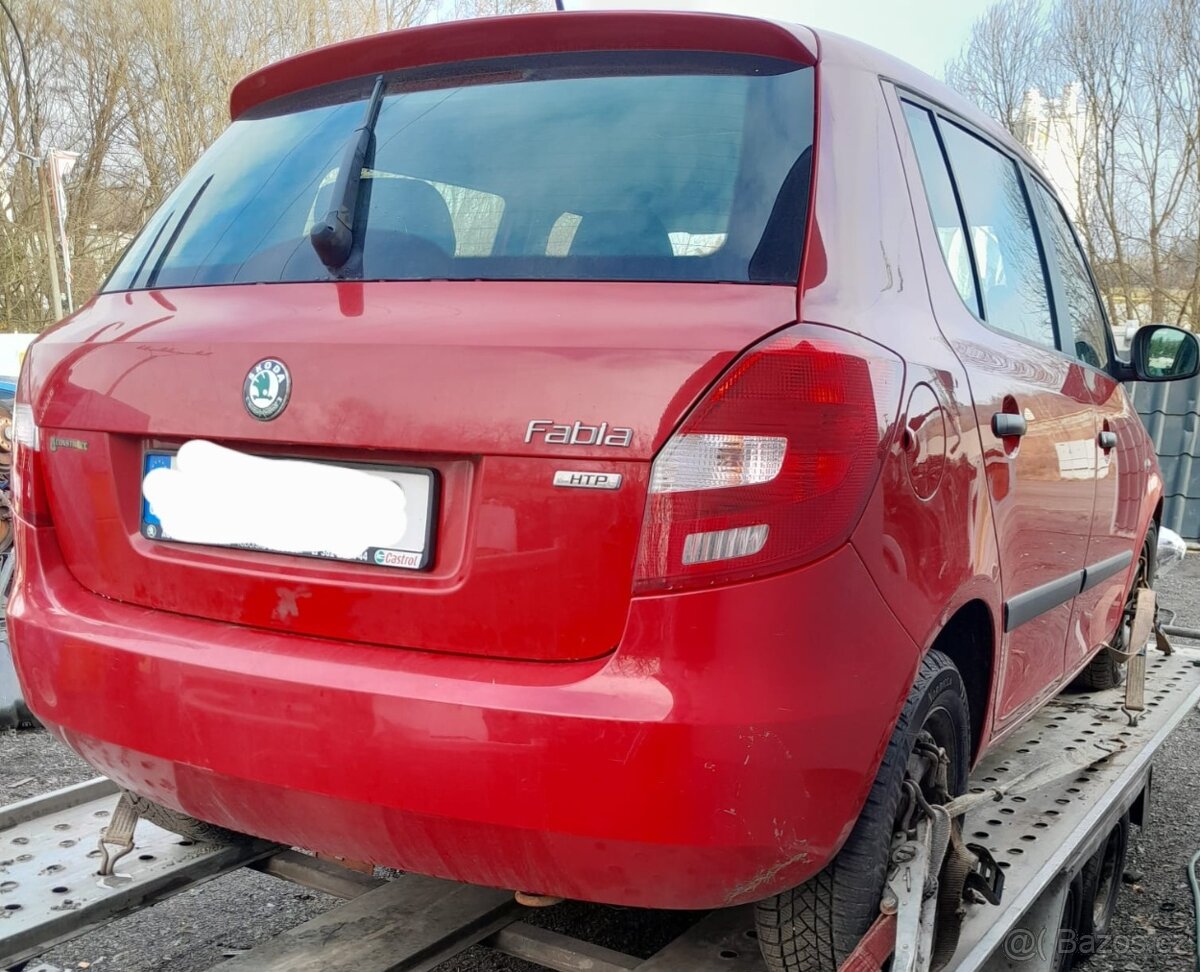 nd z škoda fabia 2 1.2htp 44kw cfh červená modrá bílá šeda