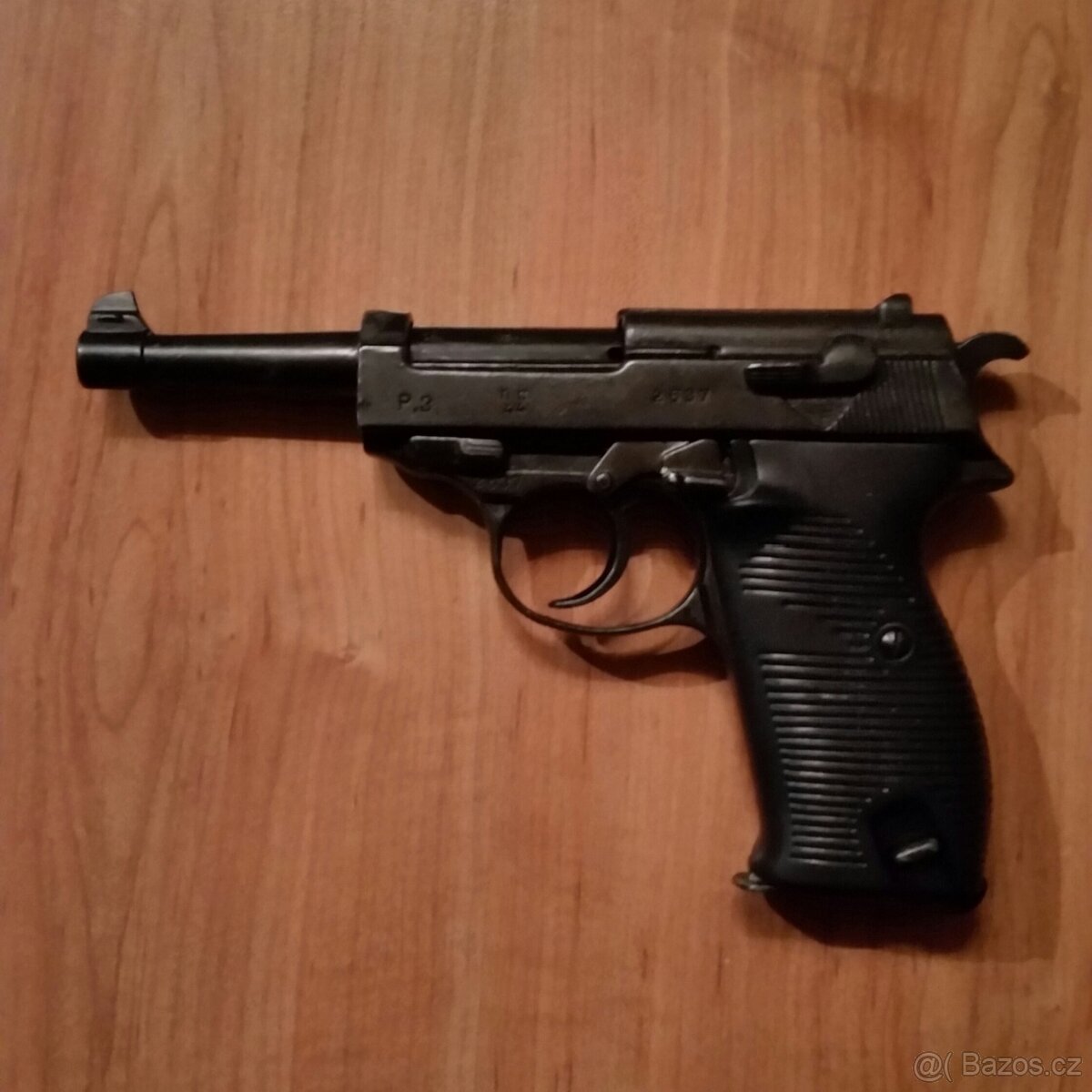 Německá pistole Walther P38 - pěkná replika DENIX