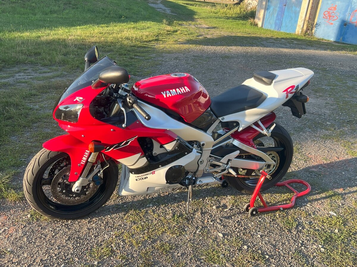 YAMAHA R1 - RN01 - TOP STAV