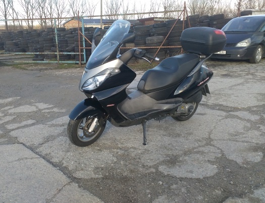 Dvoumístný skútr Aprilia Atlantic 125