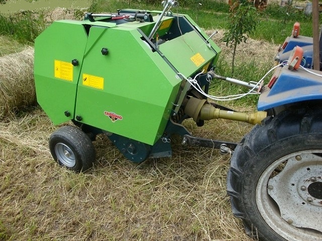 Minibalíkovač, mini lis na kulaté balíky 850 - s kardanem