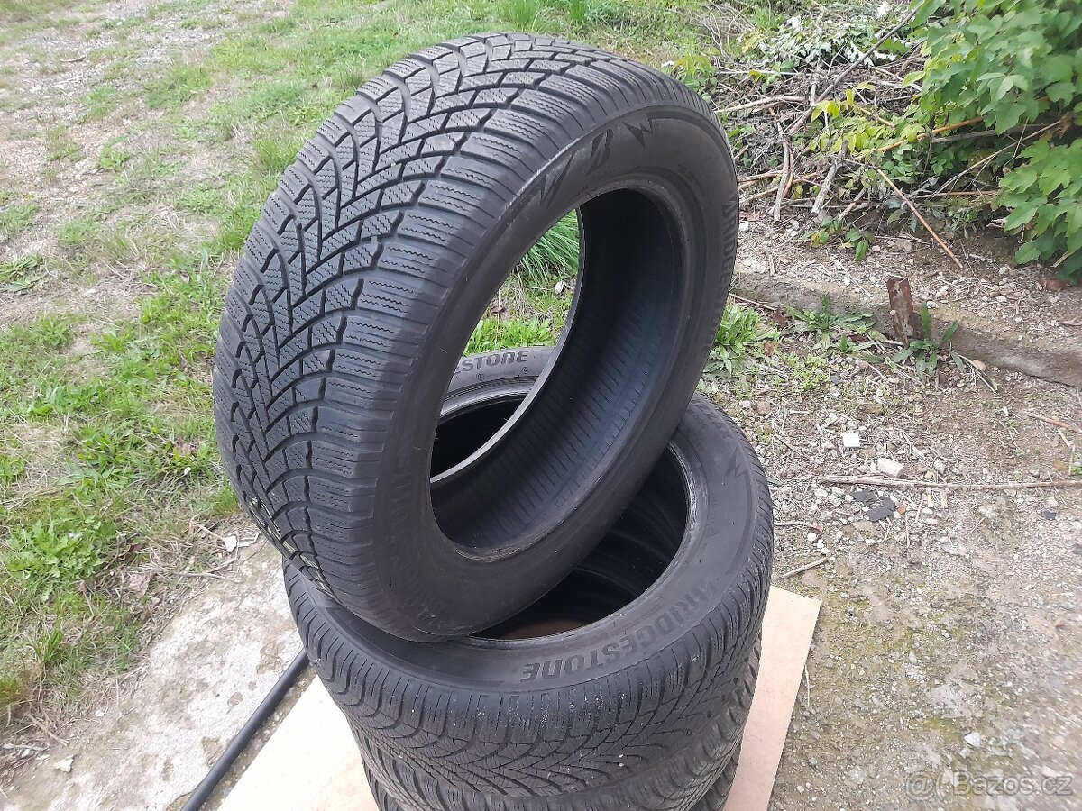 4ks. Zimni pneu 215/55/17.zn. Bridgestone.