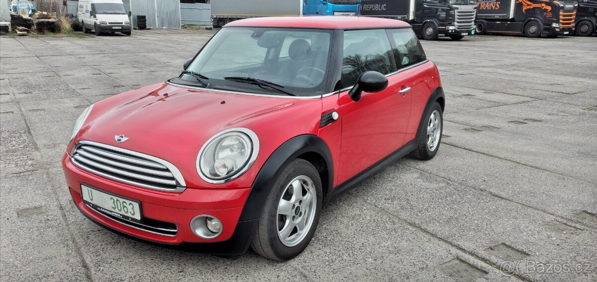 MINI COOPER ONE R56 1,4i  2010 1.majitel TOP STAV