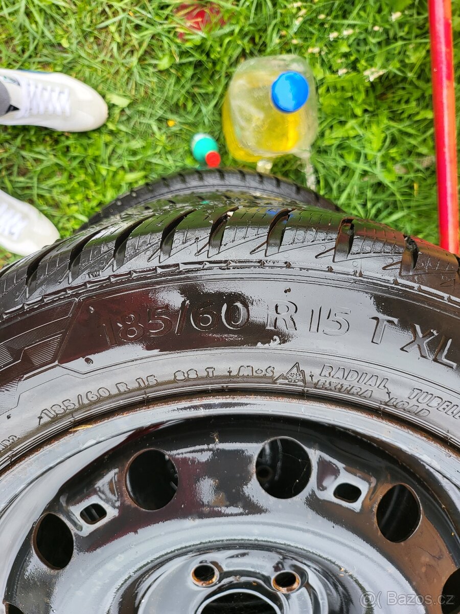 Prodám disky vcetne zimnich gum 185/60 R15 + poklice