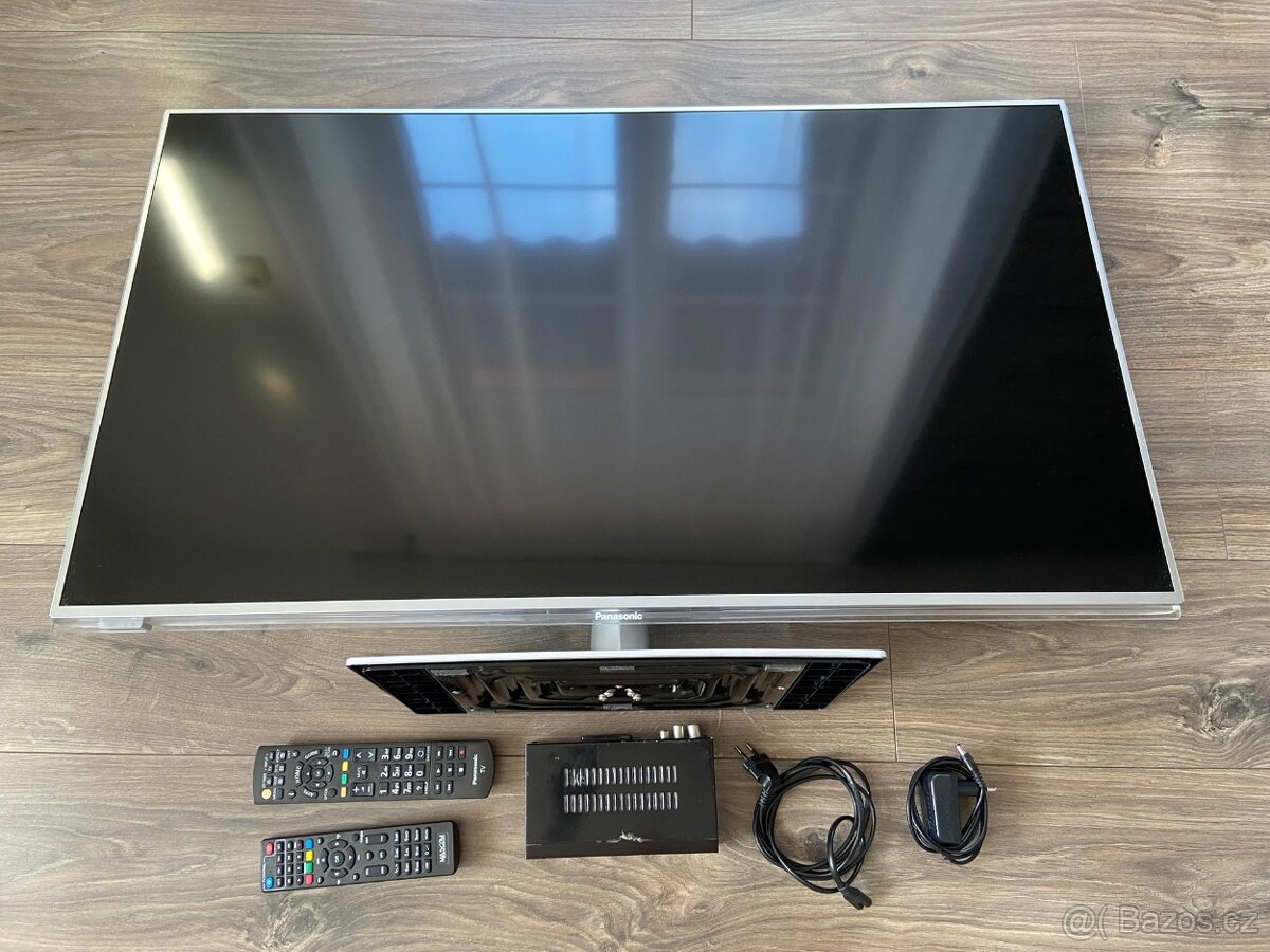 Prodám TV Panasonic TX-L42E6E stříbrná 42"