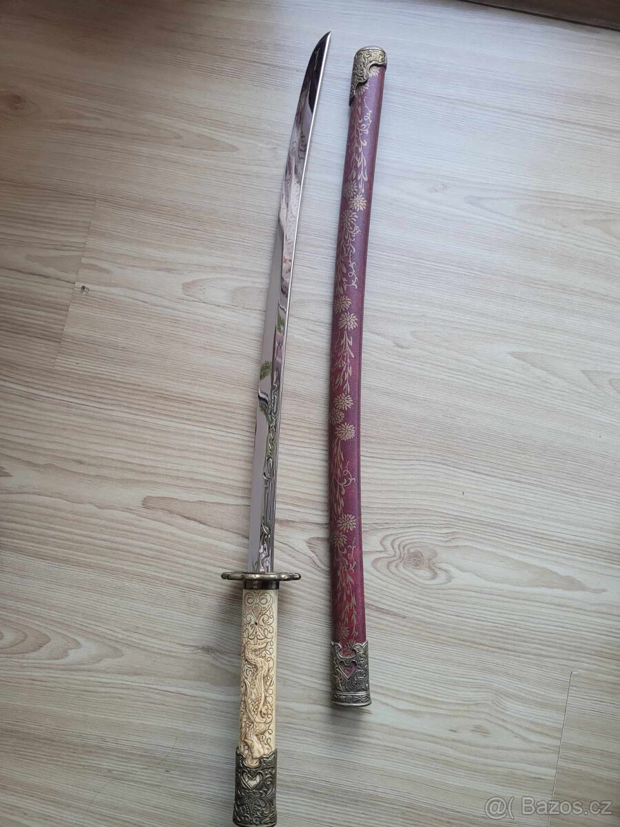 Dekorativní katana