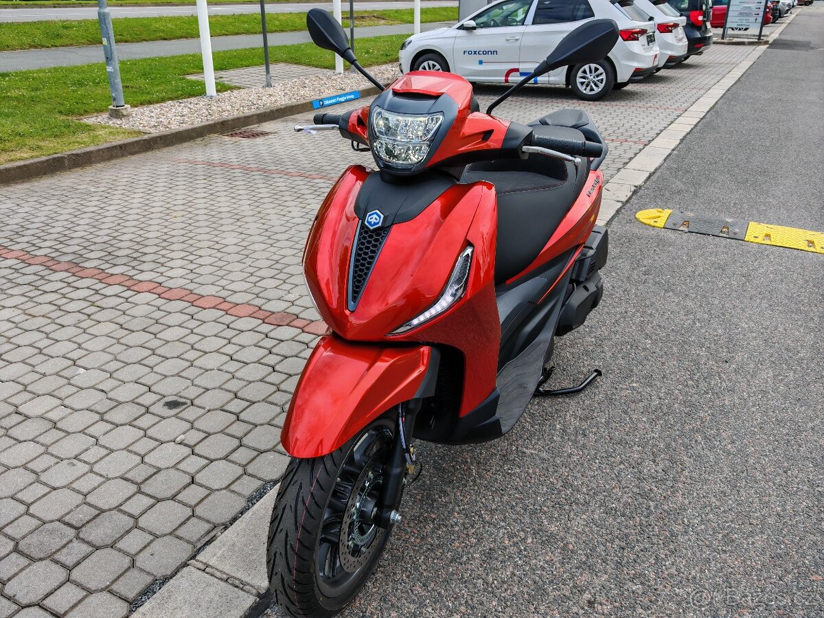 Piaggio Beverly 400s - zánovní skútr, najeto 2400km,top stav