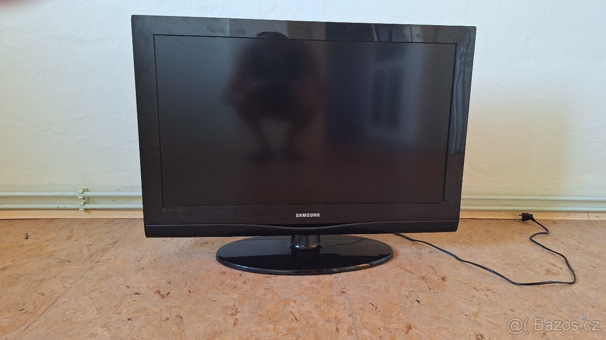 Starší LED TV Samsung 82 cm