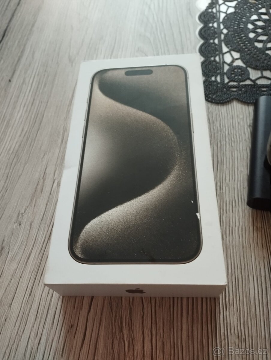 iPhone 15 pro přírodní Titan