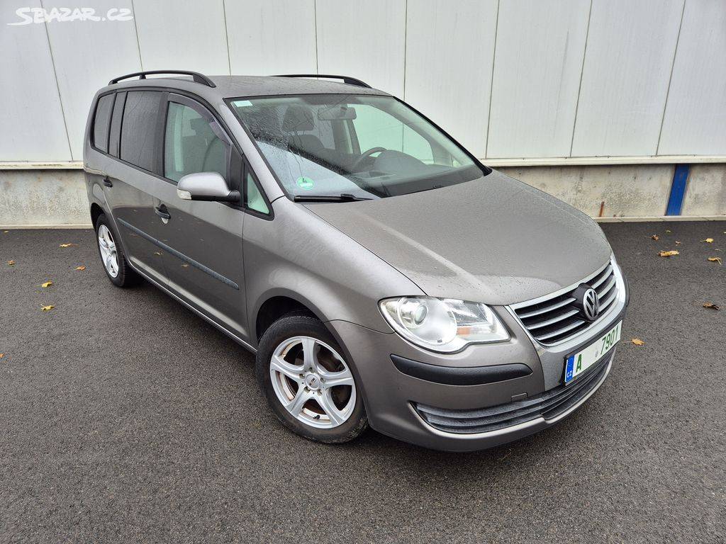 VW Touran 1.9TDI 77kW 7 míst,bez koroze,tažné,navi,serviska