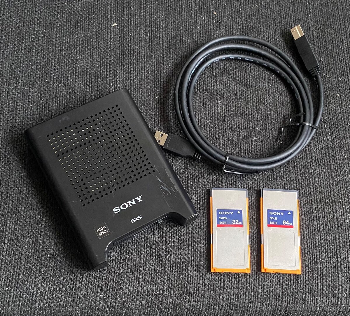 Sony SxS karty (64gb a 32gb) + čtečka těchto karet