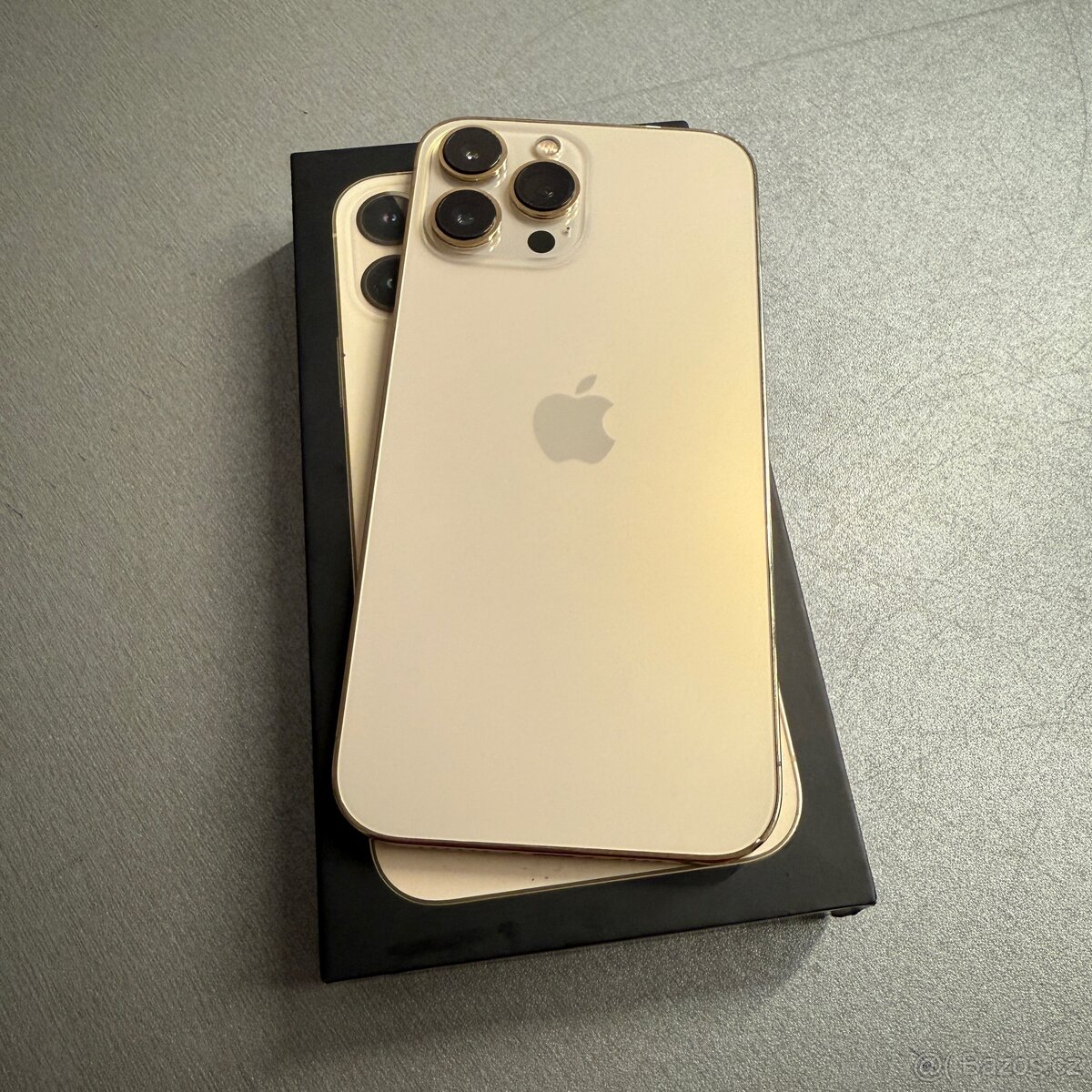 iPhone 13 Pro Max 256GB zlatý, pěkný stav, rok záruka