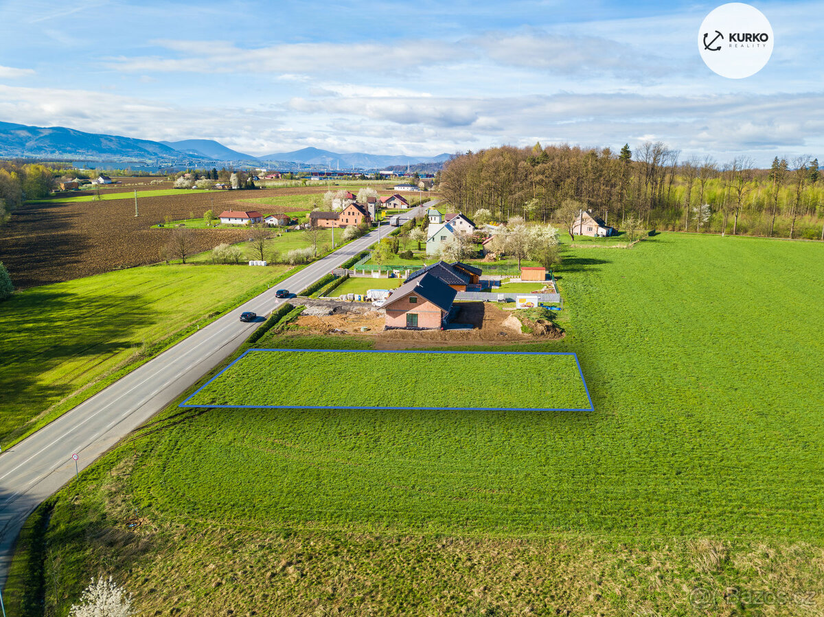 Pozemek v obci Vojkovice o výměře 1000 m2