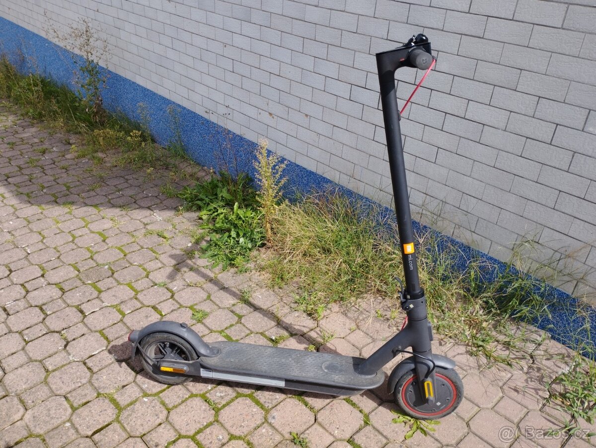 XIAOMI Mi Electric Scooter Pro 2 - zámek ZDARMA