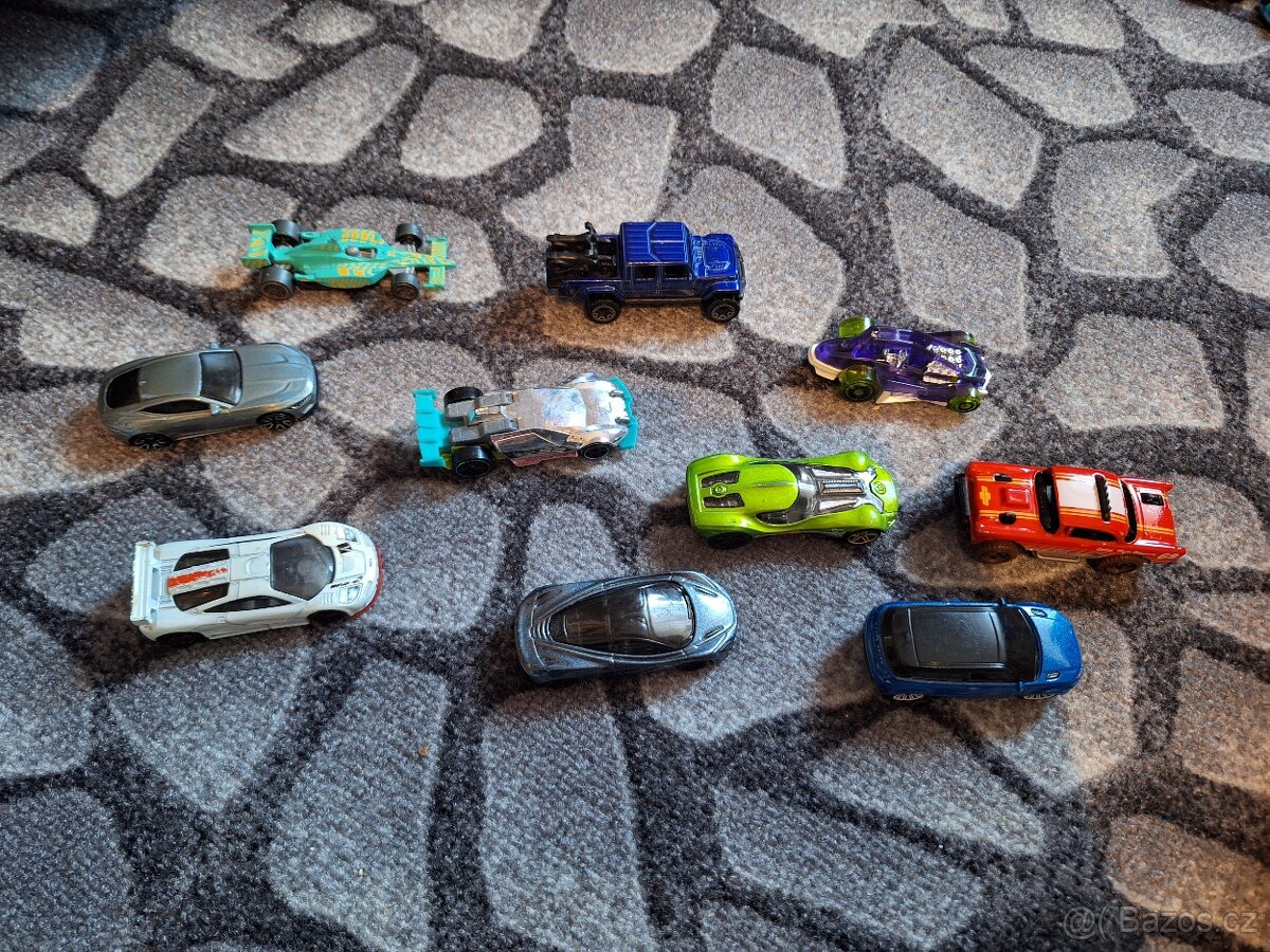 Autíčka Hot wheels 1