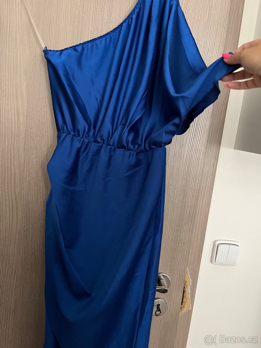 Modre koralove šaty