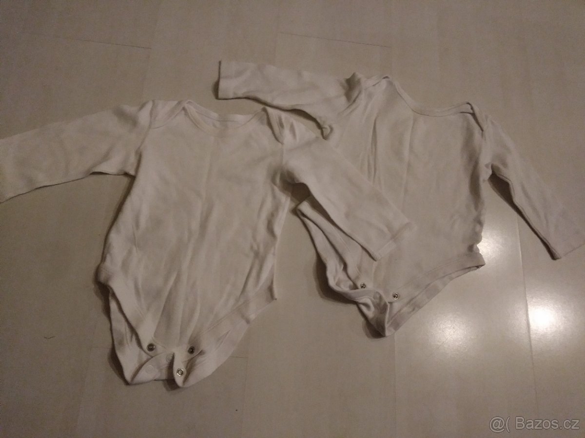 2x bílé body dl.rukáv, vel. cca 6 mm 5 Kč/ks